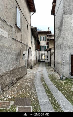 Straße des Scaligero-Schlosses in Sirmione am gardasee in italien Stockfoto