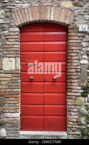 Straße des Scaligero-Schlosses in Sirmione am gardasee in italien Stockfoto