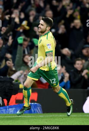 Robbie Brady aus Norwich City trifft und feiert das dritte Tor – Norwich City gegen Brentford, Sky Bet Championship, Carrow Road, Norwich – 3. Dezember 2016. Stockfoto