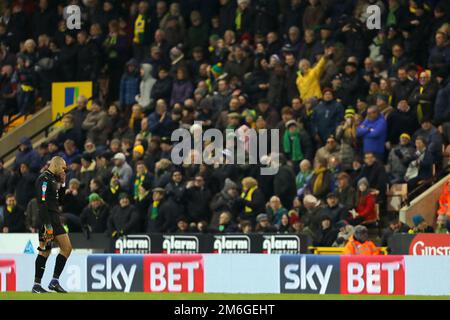 Carl Ikeme von Wolverhampton Wanderers verlässt das Spielfeld, nachdem er für ein Foul auf Wesley Hoolahan von Norwich City - Norwich City gegen Wolverhampton Wanderers, Sky Bet Championship, Carrow Road, Norwich, vom 21. Januar 2017 geschickt wurde. Stockfoto