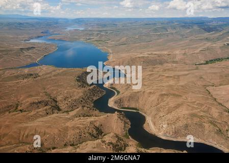 Ein Blick auf Colorado aus der Luft während des Fluges von Crested Butte nach Denver im Sommer Stockfoto