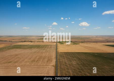 Ein Blick auf Colorado aus der Luft während des Fluges von Crested Butte nach Denver im Sommer Stockfoto