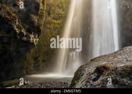 Gljufrabui-Wasserfall, versteckt in einer Höhle, Island Stockfoto