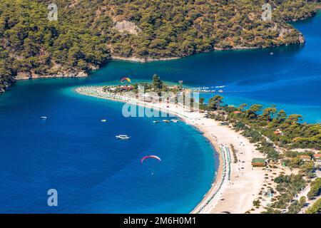 Panoramablick auf Oludeniz Strand und Blaue Lagune, Fethiye, Türkei. Stockfoto