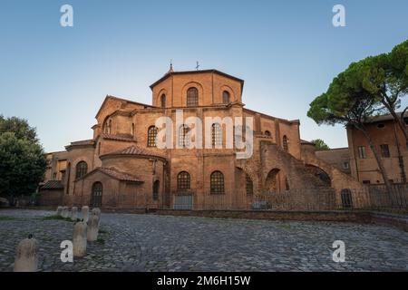 Basilika di San Vitale, eines der wichtigsten Beispiele der frühen christlichen byzantinischen Kunst in Europa, erbaut 547, Ravenna, Emilia-Romagna, Italien Stockfoto