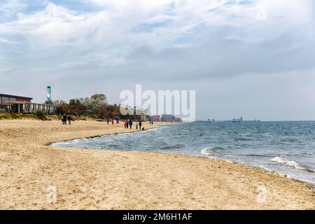 Kinderwagen am Südstrand im Herbst, Wyk auf Foehr, Insel Foehr, Nordfriesien, Nordsee, Schleswig-Holstein, Deutschland Stockfoto