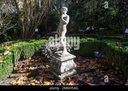 Statue in den Gärten der Magnolia Plantation vor Charleston, South Carolina, USA Stockfoto