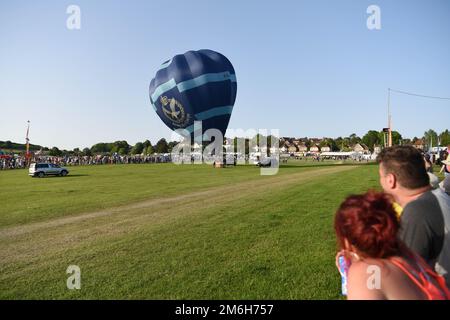 Am Armed Forces Day 2019, Hudson's Field, Salisbury 28. Juni 2019, wird ein Heißluftballon des Army Corp Air aufgestellt Stockfoto