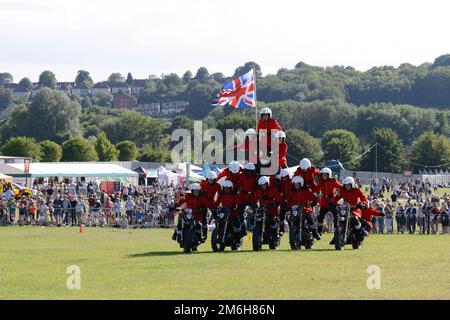 IMPS Motorcycle Display Team in Aktion beim Armed Forces Day 2019, Salisbury - Hudson's Field, 30. Juni 2019 Stockfoto