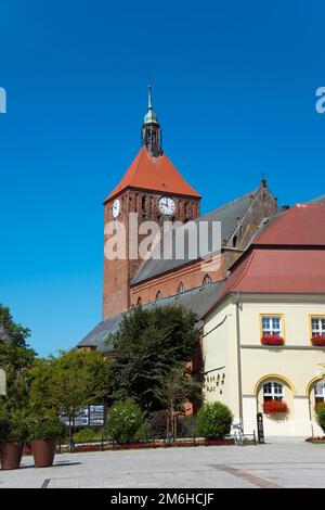 St. Marienkirche und Rathaus, Darlowo, Ruegenwalde, Powiat Slawienski, Schlawe, Ostsee, Woiwodschaft Westpommern, Polen Stockfoto