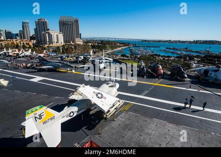 Das Air Carrier Museum USS Midway, San Diego, Kalifornien, USA bietet einen fantastischen Blick über San Diego, Kalifornien Stockfoto