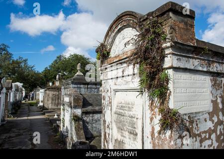 Gräber auf dem Lafayette Cemetery, New Orleans, Louisiana, USA Stockfoto