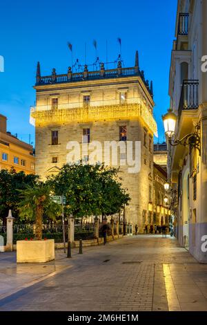 Palau de la Generalitat Valenciana mit Weihnachtslichtern geschmückt, Valencia, Valencianische Gemeinschaft, Spanien Stockfoto