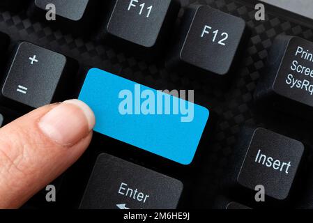 Zusammenstellen von Online-Forschungsmaterialien, Senden von Chat-Nachrichten, Aufzeichnen von Online-Notizen, Präsentation der Codierungsidee, Informationen G Stockfoto