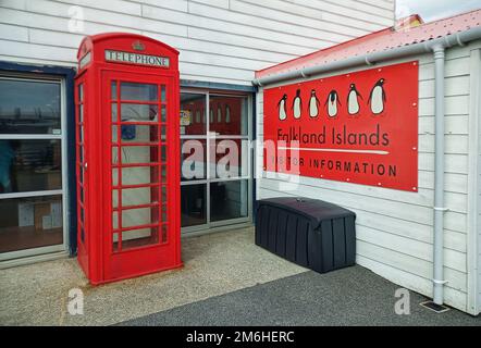 Port stanley falkland Island, Hafen Port stanley, rote Telefonzelle, willkommen auf falkland Island, falkland Tourist einladendes Center Stockfoto