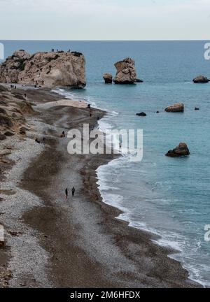 Küstengebiet des Felsens der Aphrodite, Petra tou Romiou im Paphos-Distrikt in Zypern Stockfoto