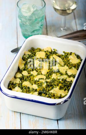 Bayerischer Spinatspaetzle im Auflauf Stockfoto