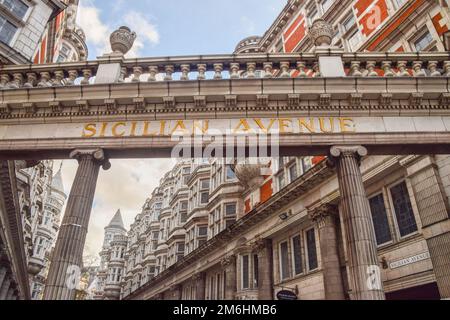 London, Großbritannien. 2. Januar 2023 Sicilian Avenue im Zentrum von London, Blick tagsüber. Stockfoto