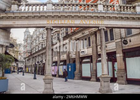 London, Großbritannien. 2. Januar 2023 Sicilian Avenue im Zentrum von London, Blick tagsüber. Stockfoto