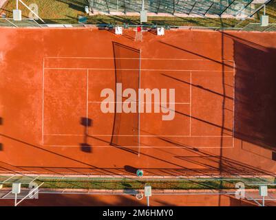 Luftaufnahme der Tennisplätze im Resort. Stockfoto