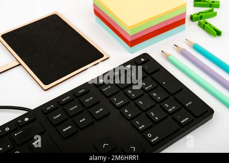 Computertastatur Und Symbol. Informationsmedium Für Die Kommunikation. Laptop-Tastatur Zum Eingeben Neuer Ideen Und Planen Der Entwicklung. Stockfoto