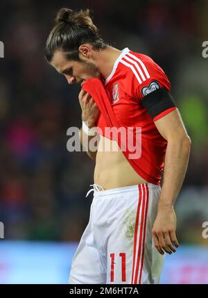 Gareth Bale of Wales scheint während des Spiels „Wales gegen Serbien“, FIFA-Weltmeisterschaft 2018 Qualifying Group D, Cardiff City Stadium, Cardiff – 12. November 2016. Stockfoto