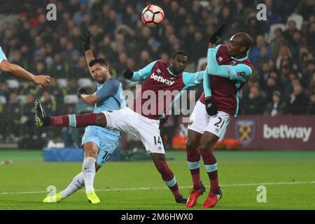 Sergio Aguero von Manchester City schießt mit Tor – West Ham United gegen Manchester City, FA Cup dritte Runde, The London Stadium, London – 6. Januar 2017. Stockfoto