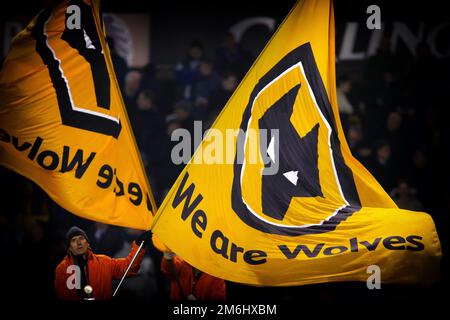 Wölfe Flaggen - Wolverhampton Wanderers gegen Newcastle United, Sky Bet Championship, Molineux, Wolverhampton - 11. Februar 2017. Stockfoto