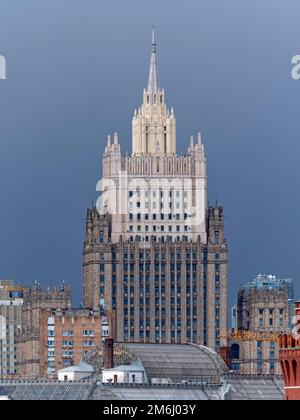 MOSKAU - 27. SEPTEMBER: Gebäude des Außenministeriums am 27. September 2010 in Moskau, Russland Stockfoto