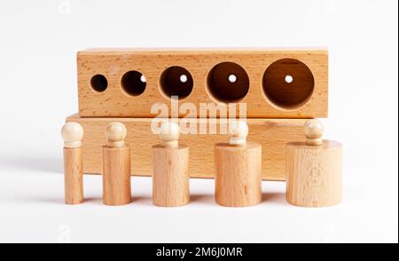 Kreatives Montessori-Spielzeug, Kinderspiel für Vorschule, Kindergarten. Hochwertiges Foto Stockfoto