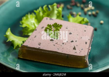 Hausgemachte Terrine auf dem Teller Stockfoto