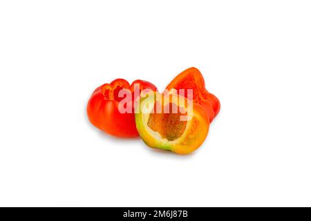 Paprika. Roter Pfeffer. Isoliert auf weißem Hintergrund. Süßer roter Pfeffer. Mit beschnittenem Pfad. Volle Schärfentiefe Stockfoto