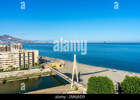 FUENGIROLLA, SPANIEN - 17. SEPTEMBER 2022: Panoramablick vom Schloss Sohail in Fuengirola, Spanien am 17. September 2022 Stockfoto