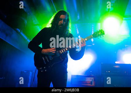 Bergen, Norwegen. 22., 2022. Oktober. Die amerikanische Rockband Elder spielt ein Live-Konzert im Kulturhuset in Bergen. Hier wird der Gitarrist Mike Risberg live auf der Bühne gesehen. (Foto: Gonzales Photo - Jarle H. Moe). Stockfoto