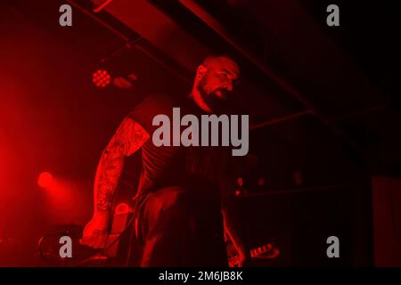 Bergen, Norwegen. 22., 2022. Oktober. Die amerikanische Metallband Irist spielt ein Live-Konzert im Kulturhuset in Bergen. Hier wird der Sänger Rodrigo Carvalho live auf der Bühne gesehen. (Foto: Gonzales Photo - Jarle H. Moe). Stockfoto