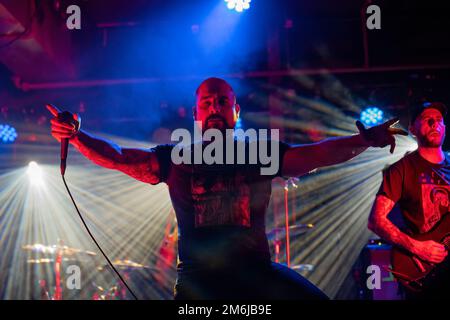 Bergen, Norwegen. 22., 2022. Oktober. Die amerikanische Metallband Irist spielt ein Live-Konzert im Kulturhuset in Bergen. Hier wird der Sänger Rodrigo Carvalho live auf der Bühne gesehen. (Foto: Gonzales Photo - Jarle H. Moe). Stockfoto