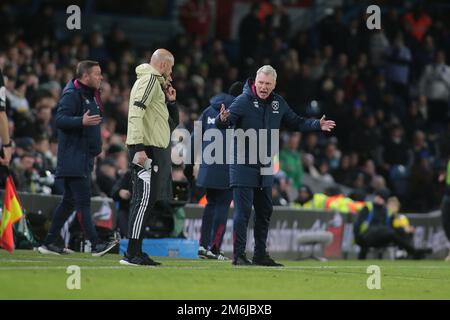 Leeds, Großbritannien. 04. Januar 2023. David Moyes streitet mit der Leeds Bank *** während des Premier League-Spiels zwischen Leeds United und West Ham United am 4. Januar 2023 in Elland Road, Leeds, England. Foto von Simon Hall. Nur redaktionelle Verwendung, Lizenz für kommerzielle Verwendung erforderlich. Keine Verwendung bei Wetten, Spielen oder Veröffentlichungen von Clubs/Ligen/Spielern. Kredit: UK Sports Pics Ltd/Alamy Live News Stockfoto