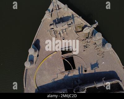 Schiff versenkt im zweiten Weltkrieg. Gualtieri, Italien Stockfoto