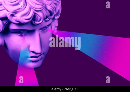 Collage mit antiker Skulptur des menschlichen Gesichts im Pop-Art-Stil. Modernes kreatives Konzeptbild mit altem Statuenkopf mit Strahlen Stockfoto