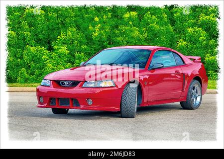 Maryville, Tennessee, USA - 16. Mai 2016: Schöner und kraftvoller 2002-cm-Mustang in Rot mit hellen Bleistiften Stockfoto