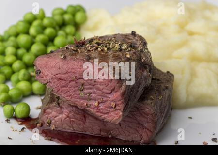 Steak-Hälften mit Kartoffelpüree Stockfoto