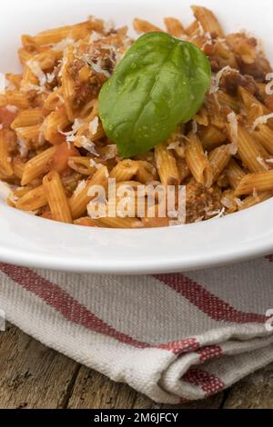 Rigatoni Pasta mit Tomatensauce Stockfoto