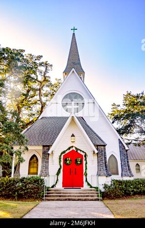 St. John's Episcopal Church ist am 28. Dezember 2022 in Ocean Springs, Mississippi, abgebildet. Die Kirche wurde 1892 erbaut. Stockfoto