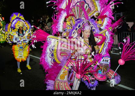 Neujahrstag Junkanoo 2023 Street Parade Celebration am 1. 2023. Januar in Nassau Bahamas Stockfoto