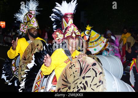 Neujahrstag Junkanoo 2023 Street Parade Celebration am 1. 2023. Januar in Nassau Bahamas Stockfoto