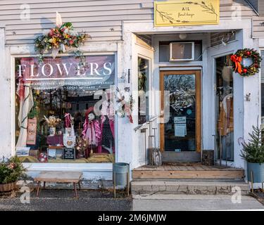 Geschäfte auf der Main Street in Northfield, Massachusetts Stockfoto