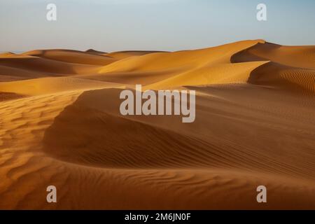 Sand weht über Sanddünen im Wind Stockfoto