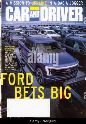 Ausgabe des Magazins „Car and Driver“ Juli/August 2022, USA Stockfoto