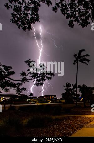 Gemeinsame Wolke zu Boden Blitzschlag Stockfoto