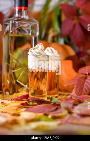 Schnaps Kürbis-Pie-Shooters Stockfoto